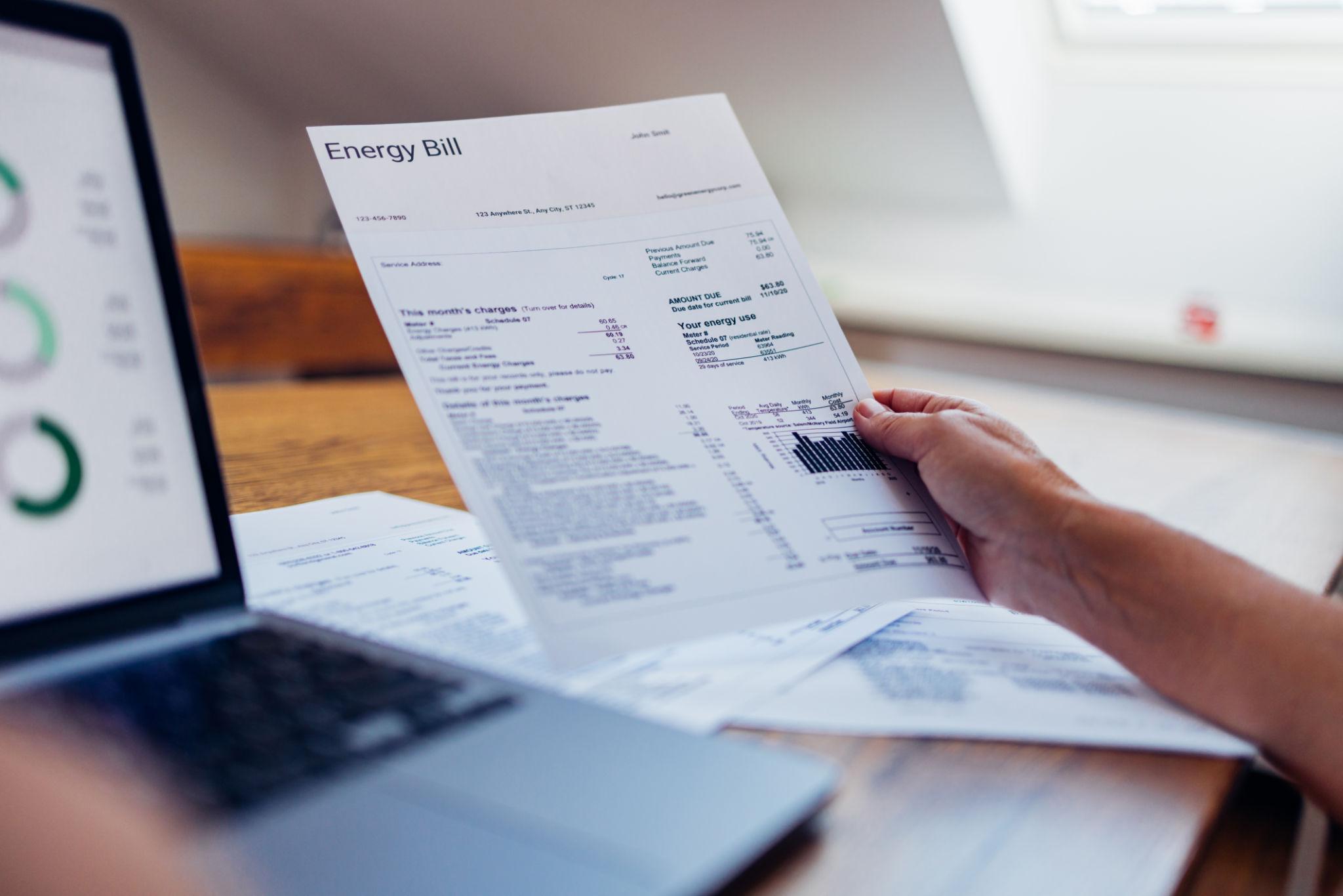 Household comparing energy bills and electricity tariffs